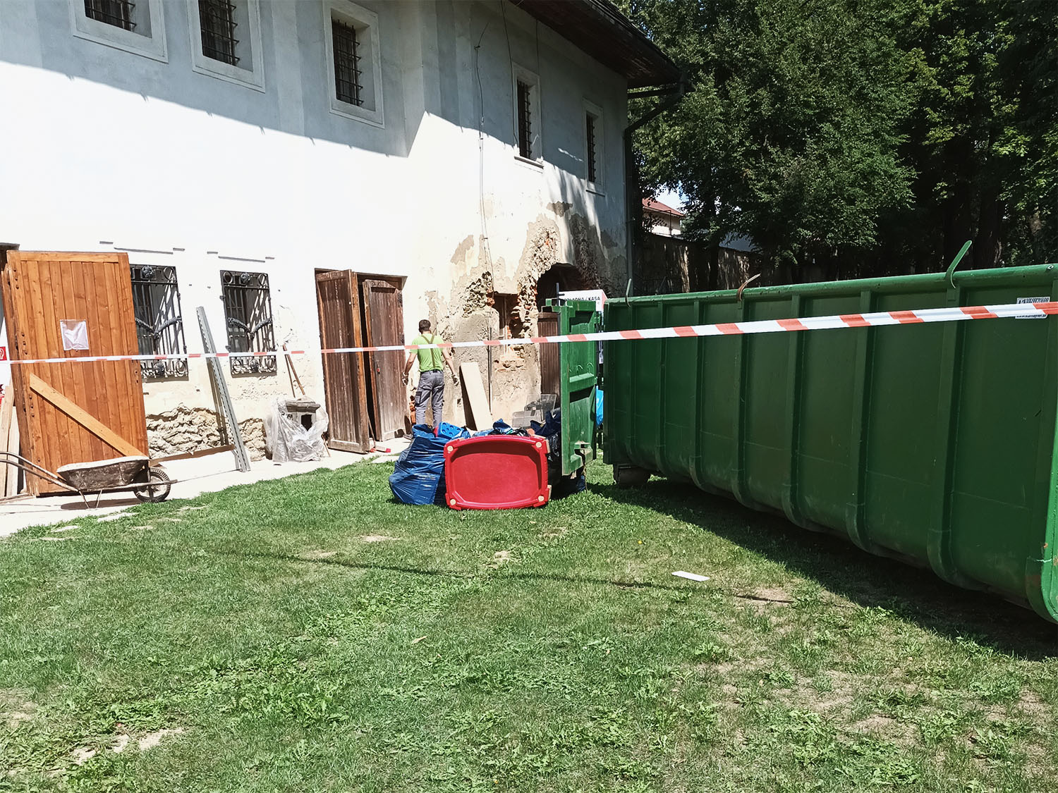 Documentation photos of the relocation. (author: J. Kováčová)